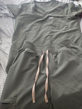 Figs Olive Green V-Neck Scrub Top And High Wasited Yoga Skinny Scrub Pants